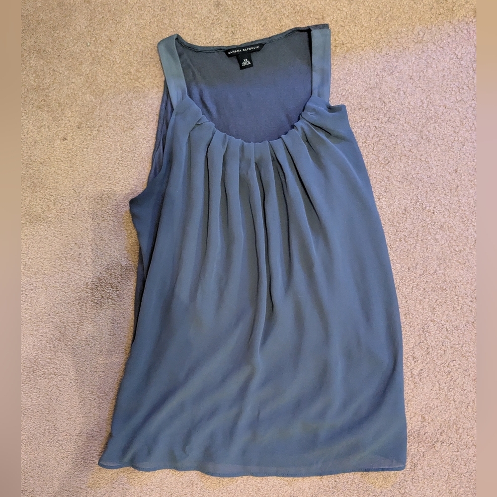Banana Republic Sleeveless Blouse Pleated Front Loose Fit Gray Office Evening XS